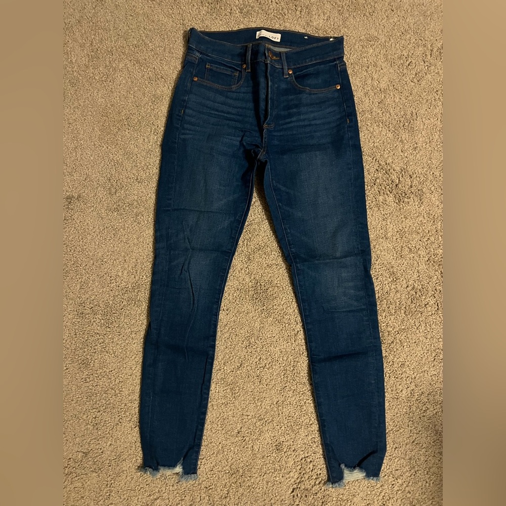 Distressed skinny jeans